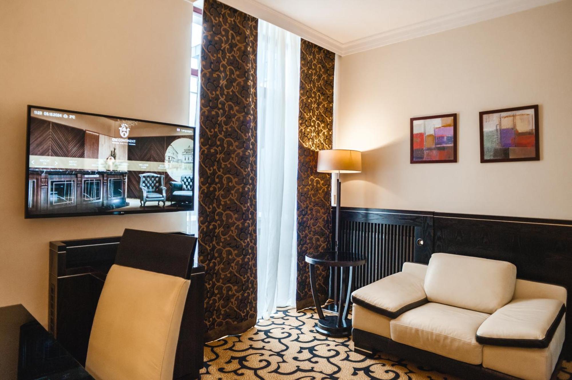 Old Continent Hotel Oujhorod Extérieur photo